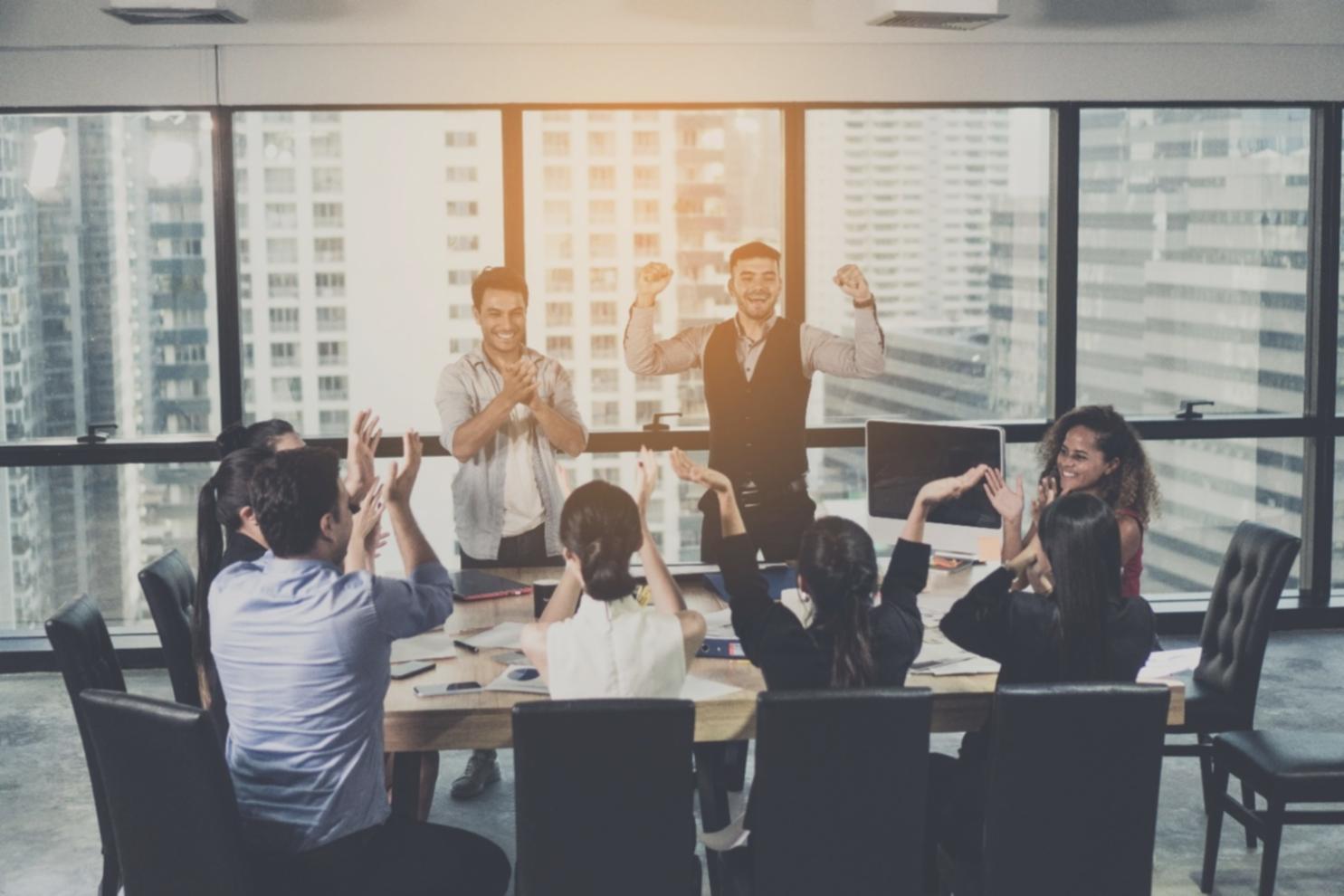 Espace de travail organisé avec outils de gestion budgétaire